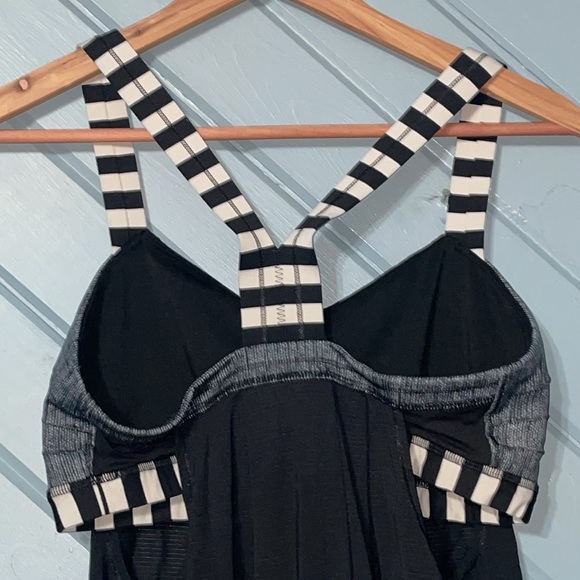 🥳 Lululemon Athletica Rest Less Black Tank Top with Striped Straps - Picture 7 of 10